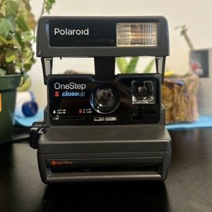 Vintage Polaroid One Step Close Up Flash 600 Instant Film Camera with Strap